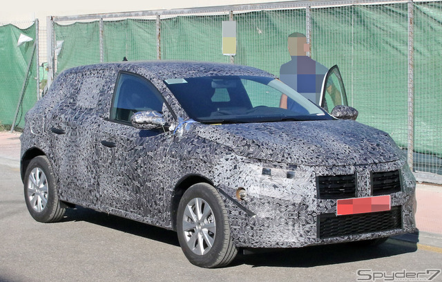 ダチア サンデロ 次期型 プロトタイプ スクープ写真