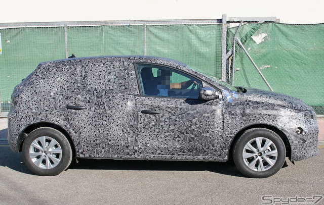 ダチア サンデロ 次期型 プロトタイプ スクープ写真