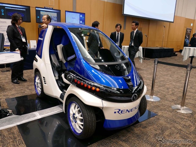 トヨタ車体「コムス」をベースにコネクテッドカー向け開発キットを搭載した