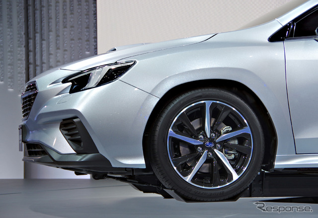 スバル・レヴォーグ新型(プロトタイプ)