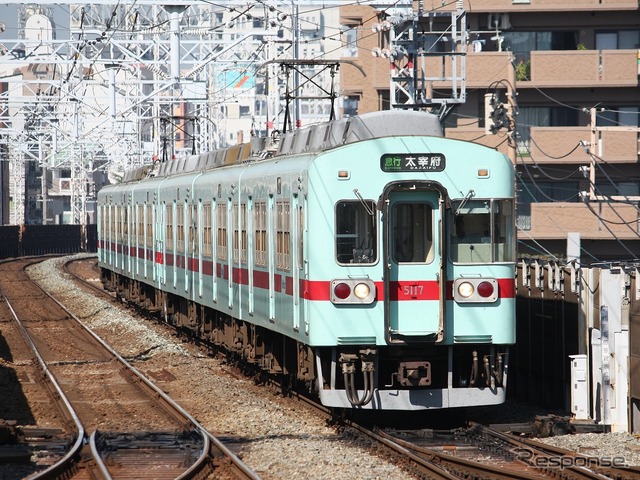 西鉄天神大牟田線の列車。区間によってはライバルの鹿児島本線と並走する場面を見ることができる。