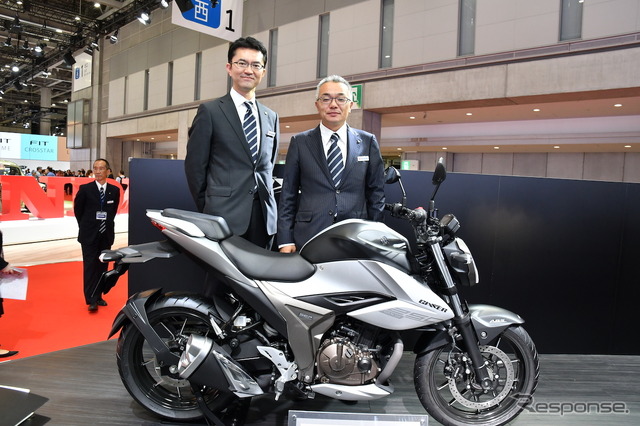 チーフエンジニアの野尻哲治氏(写真右)と、エンジン設計担当者の森 公二氏。