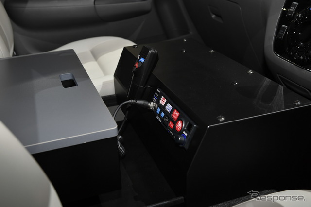 日産パラメディック 電動ストレッチャー、リチウムイオンバッテリー搭載(東京モーターショー2019)