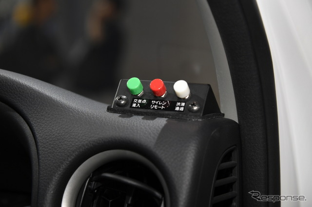 日産パラメディック 電動ストレッチャー、リチウムイオンバッテリー搭載(東京モーターショー2019)