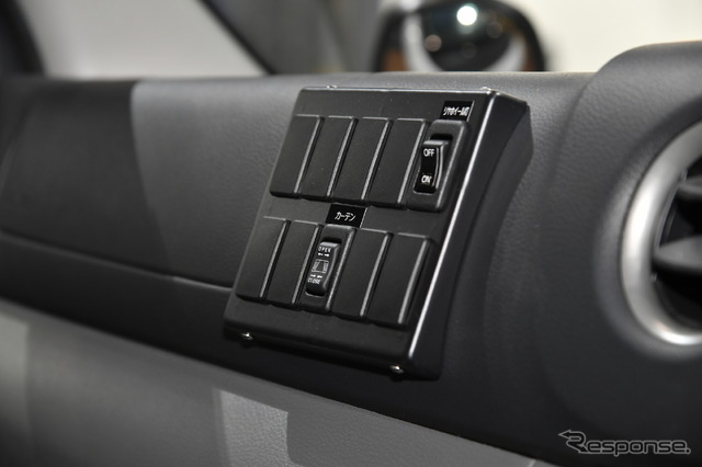 日産パラメディック 電動ストレッチャー、リチウムイオンバッテリー搭載(東京モーターショー2019)