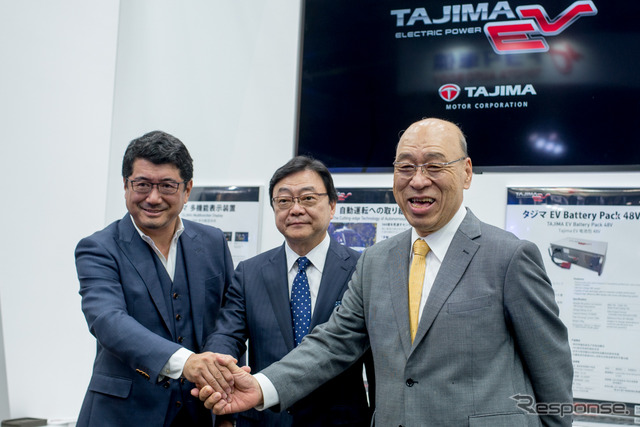 右からタジマモーターの田嶋社長、出光興産の木藤社長、工業デザイナーの奥山氏(東京モーターショー2019)