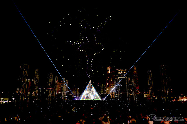 FUTURE DRONE ENTERTAINMENT Intel(R) Drone Light Show “CONTACT”