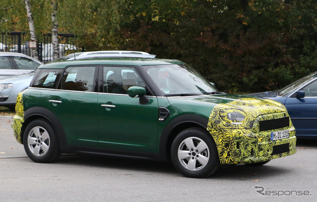 MINI クロスオーバー 改良新型(スクープ写真)
