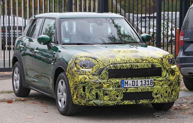 MINI クロスオーバー 改良新型(スクープ写真)
