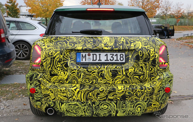 MINI クロスオーバー 改良新型(スクープ写真)