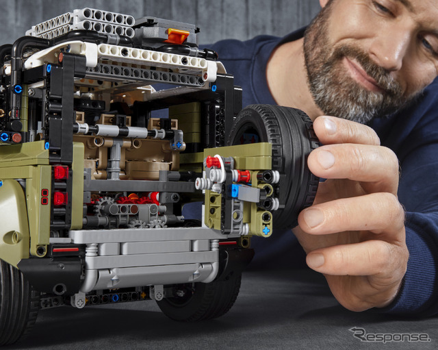 LEGO Technic Land RoverDefender