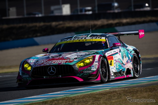 GT300クラス予選7位の#4 メルセデス(ドライバーズチャンピオン争いからは脱落)。