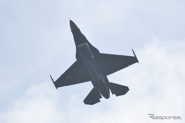 SUPER GT 最終戦、F-2戦闘機の歓迎フライト