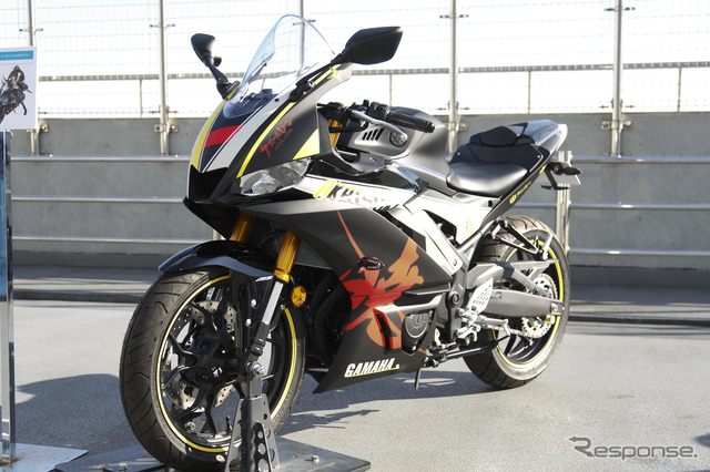 ヤマハYZF-R25×アズールレーン(東京モーターショー2019)