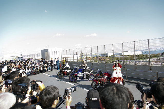 ヤマハYZF-R25×アズールレーン(東京モーターショー2019)