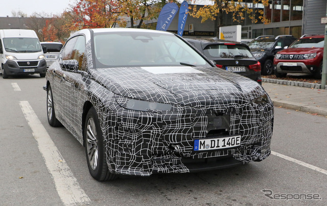 BMW iNEXT 市販型(iX5)開発車両 スクープ写真