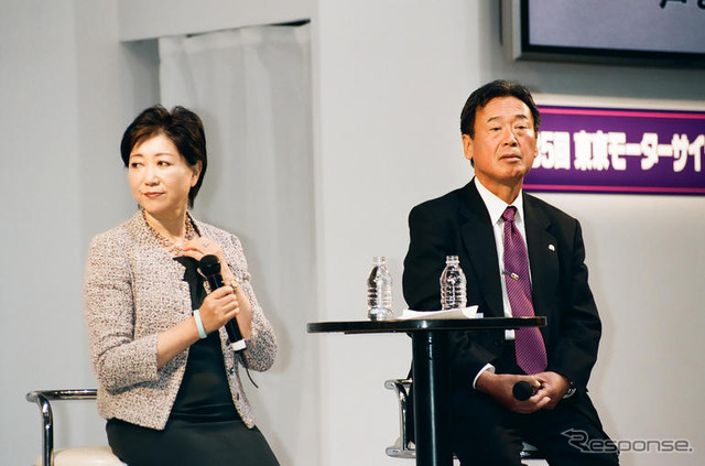 【東京モーターサイクルショー08】小池百合子元防衛相、ライダーの前に立つ