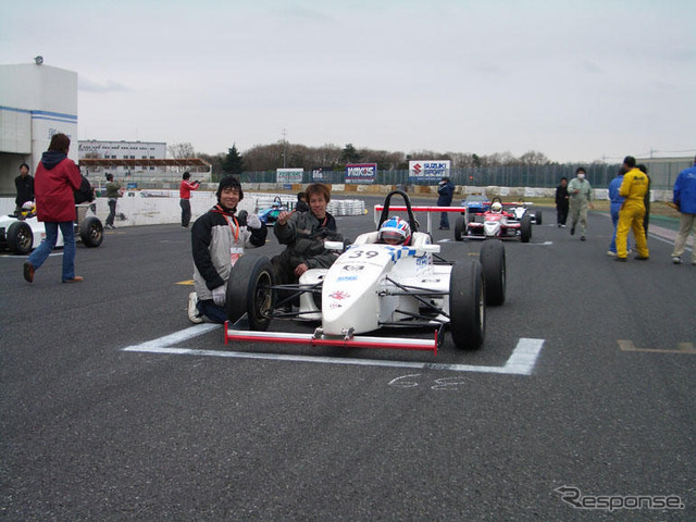 【筑波スーパーFJ 第1戦】新シリーズ開幕…レスポンス応援の野間選手は2位