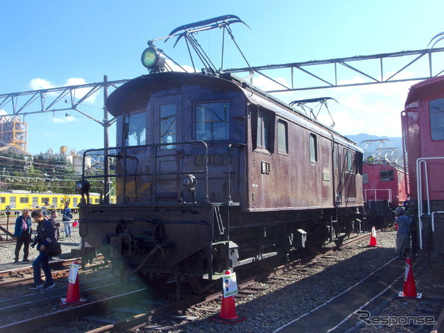 E71(国鉄時代のナンバープレート「ED10 2」と塗装。西武秩父線開通50周年記念車両基地まつり in 横瀬)