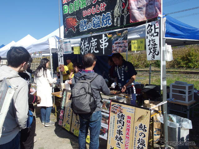 秩父食彩じんじんばあ（ちちぶ車両基地酒場 2019 in 横瀬）