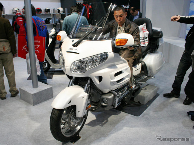 【東京モーターサイクルショウ08】ビックサイズが人気のホンダブース