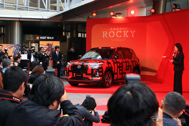 ダイハツ 新型コンパクトSUV『Rocky』ロッキー CMに登場する窪田正孝が実車レポート生CMに挑戦