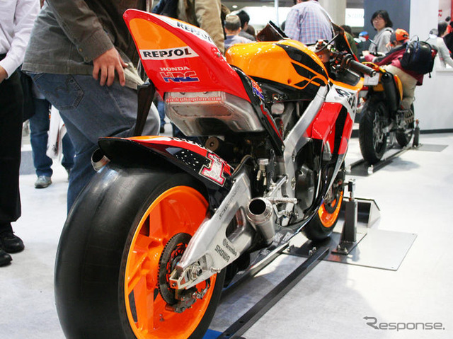 【東京モーターサイクルショウ08】ビックサイズが人気のホンダブース