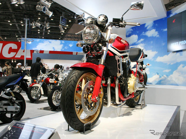 【東京モーターサイクルショウ08】ビックサイズが人気のホンダブース