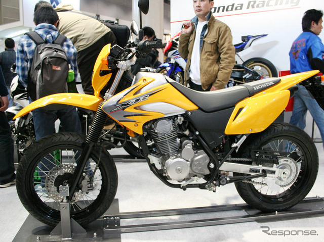【東京モーターサイクルショウ08】ビックサイズが人気のホンダブース