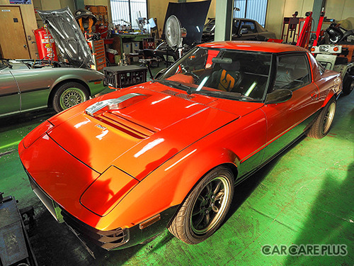 ヤレた内装を一新! キャブ・初代RX-7のスペシャリストが創り出した新たなシートレストア術