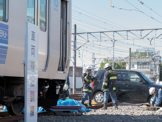 震度6弱の地震が発生、電車と自動車が衝突---西武鉄道が総合復旧訓練を実施