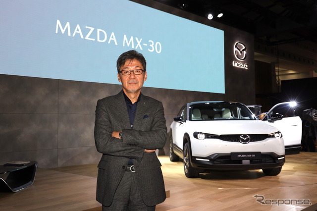 マツダ MX-30 と前田育男 常務取締役(デザイン&ブランドスタイル担当)