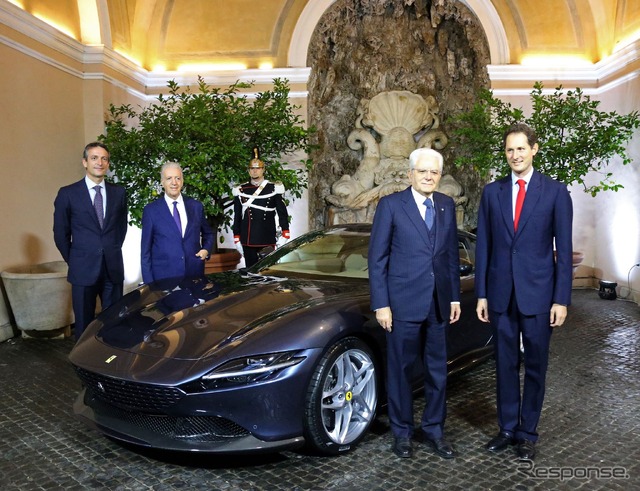フェラーリ・ローマを視察したイタリアのセルジョ・マッタレッラ大統領（右から二人目）