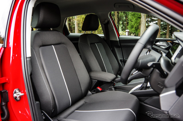 アウディ A1スポーツバック 新型(A1 Sportback 35 TFSI advansed)