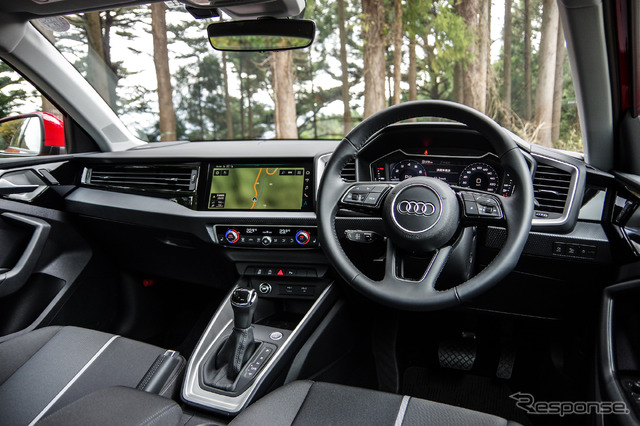 アウディ A1スポーツバック 新型(A1 Sportback 35 TFSI advansed)
