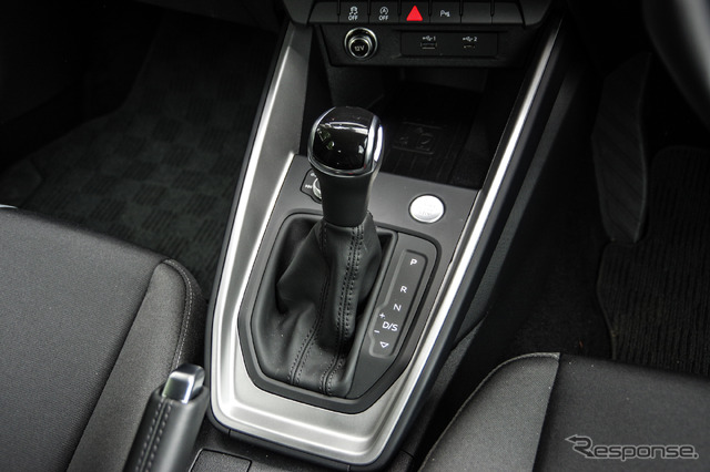 アウディ A1スポーツバック 新型(A1 Sportback 35 TFSI advansed)