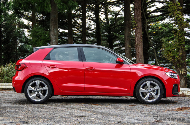 アウディ A1スポーツバック 新型(A1 Sportback 35 TFSI advansed)