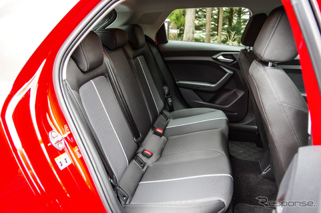 アウディ A1スポーツバック 新型(A1 Sportback 35 TFSI advansed)