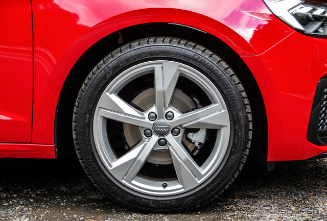 アウディ A1スポーツバック 新型(A1 Sportback 35 TFSI advansed)