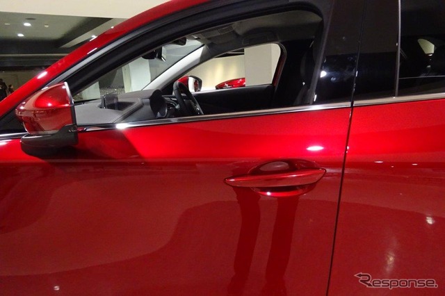 マツダ　CX-30のドア間は3.3mmとより細く