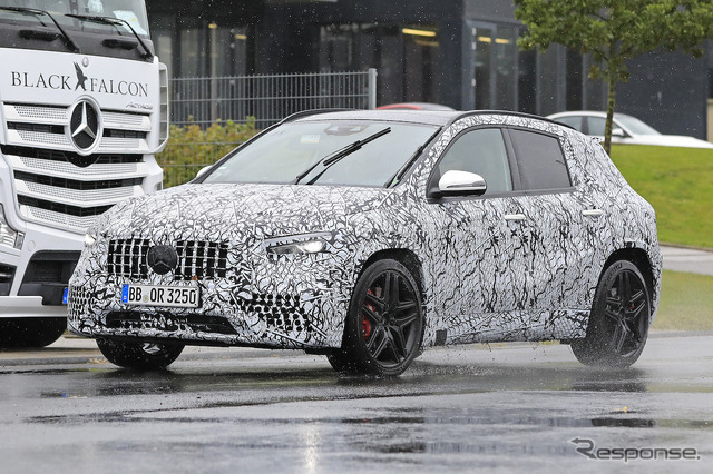 メルセデスAMG GLA45 開発車両(スクープ写真)