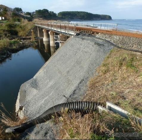 盛土流出から復旧した八戸線宿戸~陸中八木間。
