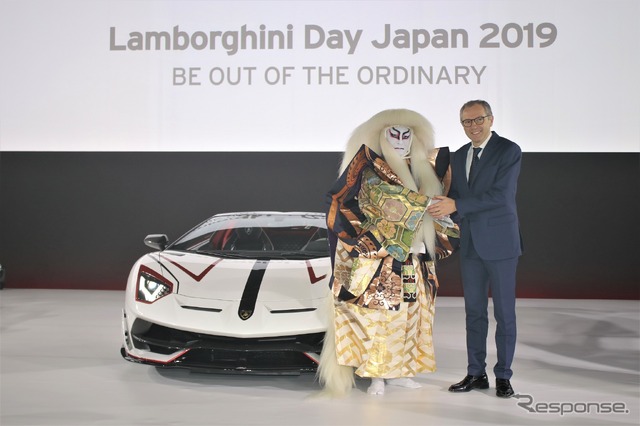 片岡愛之助さん(右)とアウトモビリランボルギーニCEOのステファノ・ドメニカリ氏
