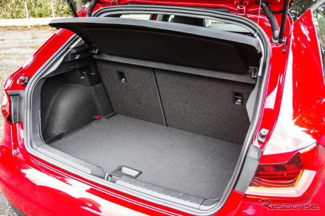 アウディ A1スポーツバック 新型(A1 Sportback 35 TFSI advansed)