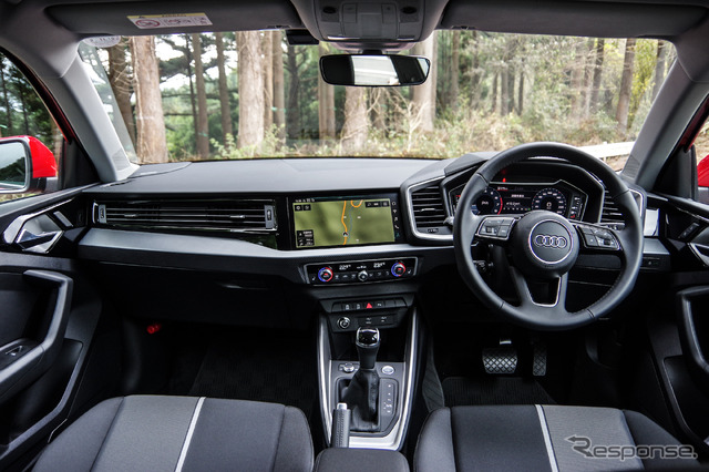 アウディ A1スポーツバック 新型(A1 Sportback 35 TFSI advansed)