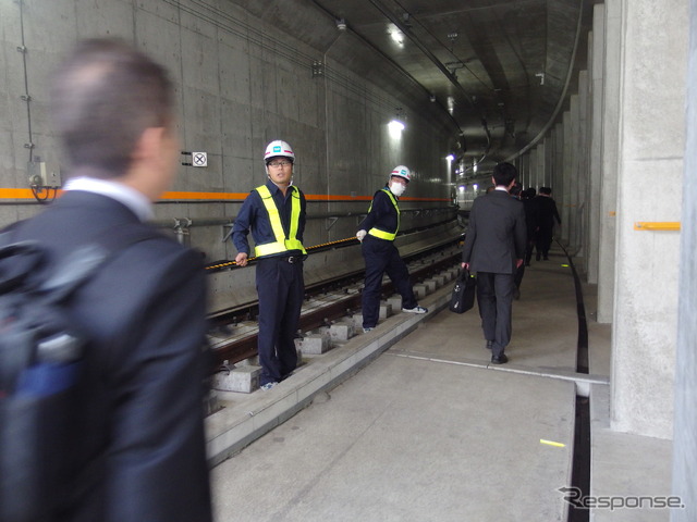 前方車両の旅客を虎ノ門駅へ避難誘導