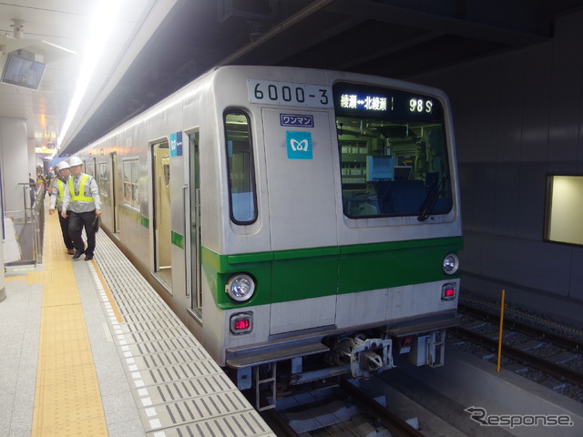 見学車両として用意された6000系3両編成。