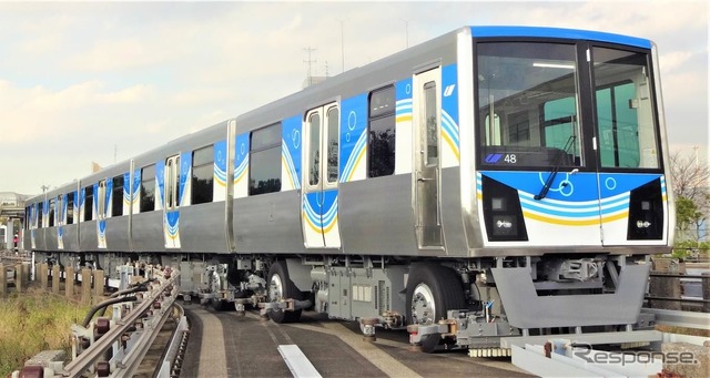 12月2日の通常ダイヤ完全復帰とともに登場する2000形の増備車。横浜シーサイドラインでは増備車のデザインを「 シーサイドラインが多くの人々と一つの輪となって繋がり、未来への波にいつまでも乗って進み続けられるよう願いを込めております」としている。