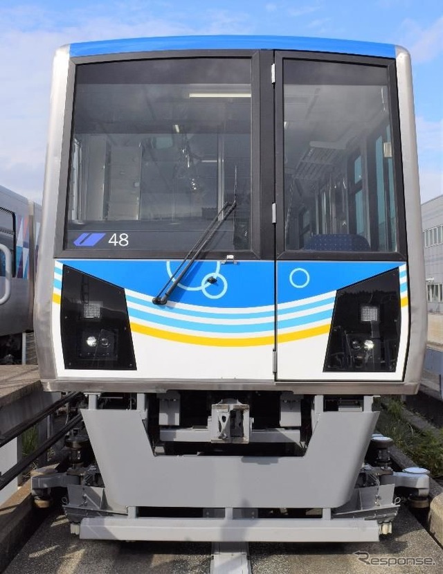 2000形増備車の前面デザイン。