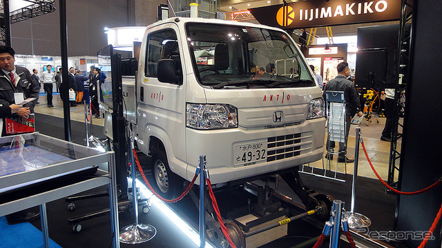 アクティオ:小型軌陸自動車…ホンダの軽トラ『アクティトラック』がベースの新型小型軌陸自動車。狭い踏切でも2名で載線・離線・軌道点検ができるコンパクトさが売り。JR東日本保守用車型式認定を受け、この秋の台風被害の復旧作業ですでに活躍している。